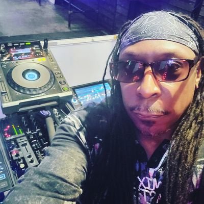 A lover of music,a Army Veteran 🇺🇸Deejay for the Beastie Boys tribute band POSSE IN EFFECT (Im also Mix Master E) Donate/PayPal/Eric  Hunter djelawn@gmail.com