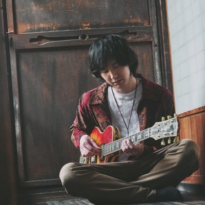 Guitar player and composer based in Tokyo, Japan.