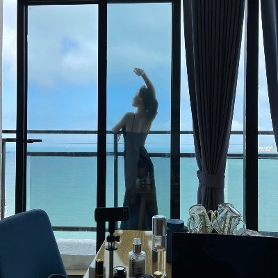 発言:礼儀正しい人と話すのが好き
既読で答えないのは失礼な行為だ
ポルノを拒絶する人
趣味:読書、ショッピング、外国為替投資、慈善公益、ダイビング、フィットネス、グルメ
職業:社長
仕事:香港コーポレートガバナンス公会【律政センター】
卒業:金融学