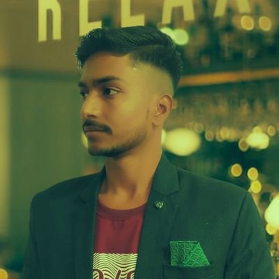आँसू हमारे गिर गए उन की निगाह से,
इन मोतियों की अब कोई क़ीमत नहीं रही...!
गर्व से कहो हम हिन्दु है।
failure is the best teacher....✍️