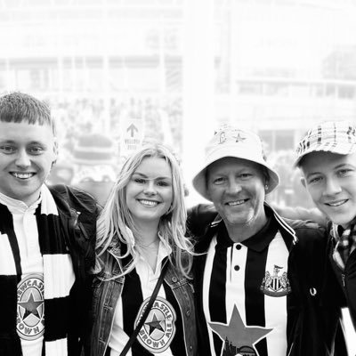 Family of season ticket holders nufc . Keegans still king... still walking in a Robson wonderland... Eddiesshithousemags⚽️⚽️#HTL#L&H EDMAGS🇧🇷