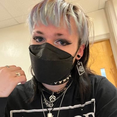 🦇trans autistic gothpunk pansy, anarchist abolitionist🦇 passionate about bats & queercore🦇 he/they 🦇⚣ Ⓥ ☭ ⚧