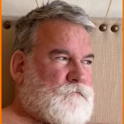 soy hombre pero me gustan los hombres , todas las vaginas serán bloqueadas, me gustan hombres velludos yo soy velludo