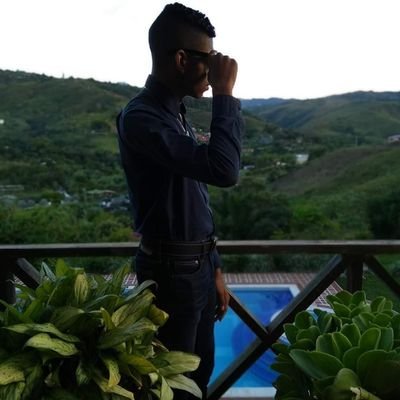 alej19115's profile picture. hater of economics📈
Amante de la lectura
ML engineer🤖
Data engineer💾
hopeless romantic🔥💙