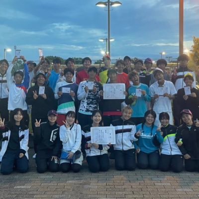 宮崎大学ソフトテニス部 公式アカウントです。男は28名で1部昇格、女は7人で2部昇格目指して活動中!練習は男女合同です!新入部員・マネージャー大募集、見学も大歓迎!【Instagram】→ 【https://t.co/x85dg8OhzM】DMで質問待ってます。ホームページは下のリンクから👇