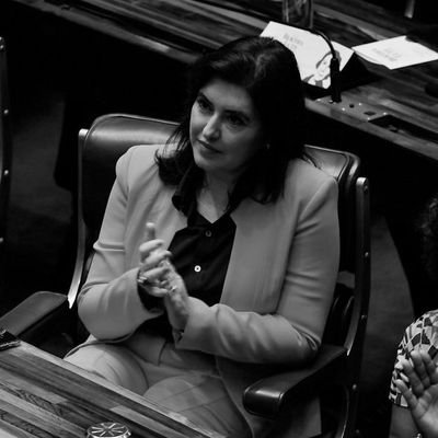 agromommy's profile picture. Diretamente do Latifúndio da Tebet 💫

• Kelin 
• 21 anos 
• Técnica de Enfermagem