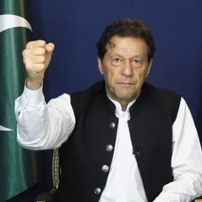 I am in love❤ with Pakistan🇵🇰. Alhamdulilah proud to be a Muslim. Supporting @ImrankhanPTI 🤲👏💪
