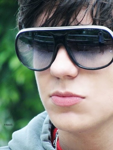 Eu Sigo todos ;D / Sigam minha amiga s2 por favor.*-* @SuaCupCake . Agradecido! (: