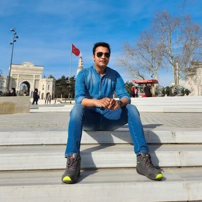 saketchitram152's profile picture. फिर से उड़ चला