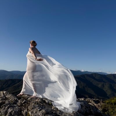 Combining passion for the  outdoors and photography by taking fine art nude self portraits in beautiful scenery and other creative projects! More on f4nsly!