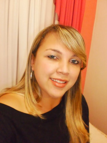 Amores são passageiros. Momentos são eternos. Pessoas são únicas. E a vida, é uma só.