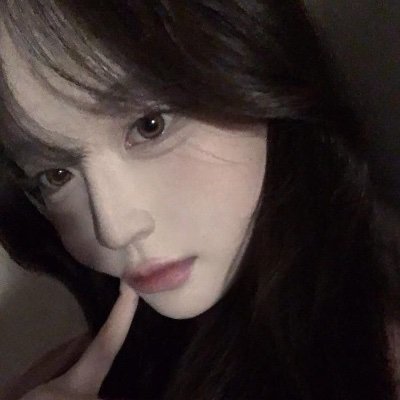 Re03na027's profile picture. 