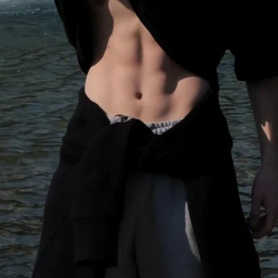 loveat1005's profile picture.