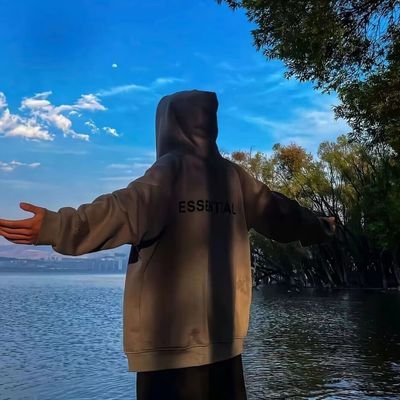 snbngyh07875595's profile picture. I have no poetry, and there are no flying flowers or drizzle in the world