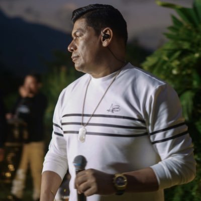 La voz romantica más representativa del vallenato en Colombia y el mundo. Instagram: @alexmangaoficial / Tik Tok: @alexmangaoficial / YouTube: Alex Manga