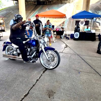 mikefezee's profile picture. 