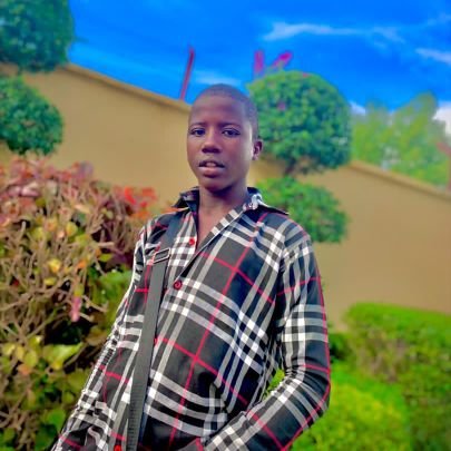 Je m'appelle Gambo OUSMAN je suis née au Cameroun et je suis âgé de 20 ans