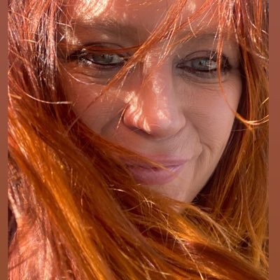 The mind,once stretched by it's imagination,never regains its original form. 🕉 Feed you hair, & free your mind . I make Ayurvedic hair herbs , 🌿.
