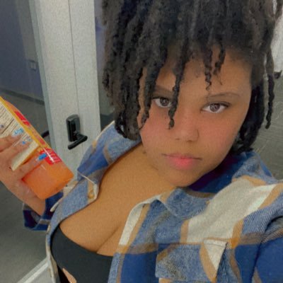 LLucombe1122's profile picture. 