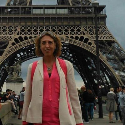 Soy Políticamente incorrecta, Muy Feliz, Mujer, Madre, Voxera, Madrilista, UDA, Sin Pelos En La Lengua, Todo Me Resbala Por La Raja de mi Falda.