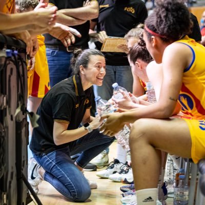 🏀 Entrenadora de bàsquet.