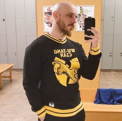 Bald Deputy Ed @playGLHFgg.
Bun fascism.
I was on a BBC Radio show once. Now I do raps. Facts are unrelated.