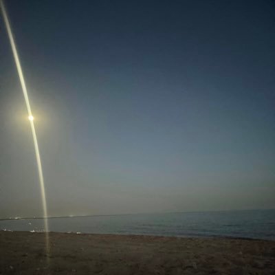 akhl100's profile picture. متكئ على جورية 🌺