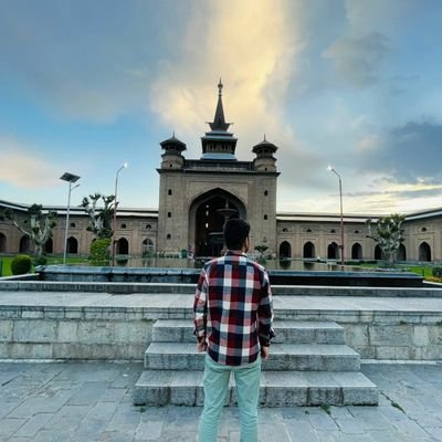 Meri tanhaye mai khubiyu'n ke siva kuch bhi nahi. |
A science Student /
-Geo-Politics,
Islamic civilization.|
partisan -¶ Hurriyat
