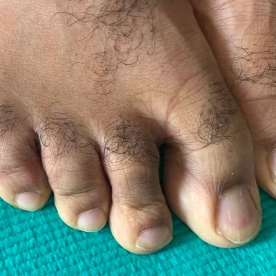 🦶🏾💕Hairy black feet in everyday scenarios. Let's get to rubbing! #hairyblackfeet #Blackfeetlove #footfetish #sexyfeet #footlicker #gayfootworshipping
