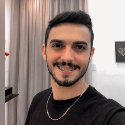 “Uma jornada de mil quilômetros precisa começar com um simples passo.”
28 anos , Brasileiro