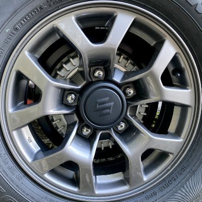 fujifu_onsen's profile picture. 林道ツーリング好きのオッサンです。純正車高の四代目ジムニーがフラットダート走ってるだけなので、あまり面白くないと思います(笑)。 過去にJA11,JA12,JB32,JB23,JB64,初代Panda4×4等にも乗ってました。 名前が長いので「ふじふ」と呼んで頂ければ嬉しいです。最近GRIIIxも始めました。