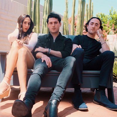 Triplet band from Arizona @selapoulosjsa @aripoulosjsa @alexpoulosjsa See us on tour with @jessemccartney 🚌