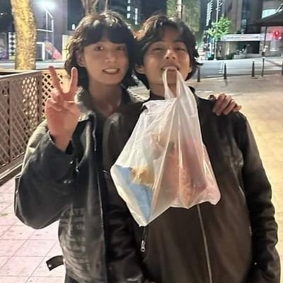 Megane_LaLiLo's profile picture. 05/10/2014 💗L💗 02/06/2016 💙L💙 06/02/2018 💛L💛 01/02/2022 🧡Elio🧡
OT7 Purple you 💜
🐿🐯🐰🐥🐱🐹🐨