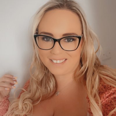 Laurap160598's profile picture. old account @laura160598