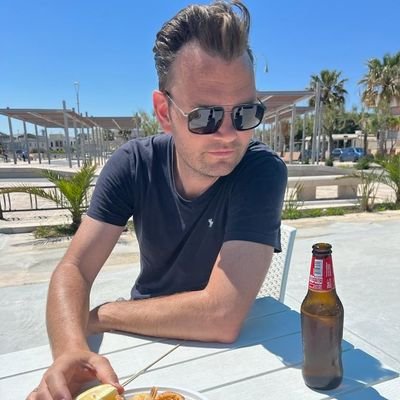 Papa van Sam, Sep en Saar. Man van Miek.