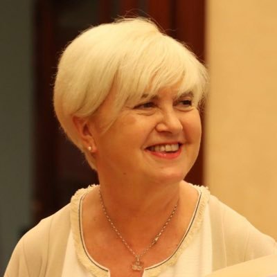 En familia con amigas/os siempre he defendido a los librepensadores por libres y porque piensan.Diputada del PSOE en el Congreso por Madrid.