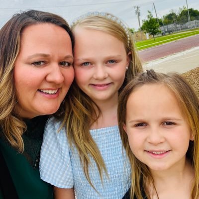 Mom of daughters. Wife to an outdoorsman. Drinker of coffee. Principal and Alumna at Chapman High School. Go Irish!💚