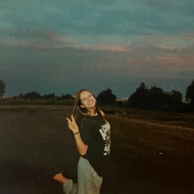 sashas_library's profile picture. i ♡ jude duarte