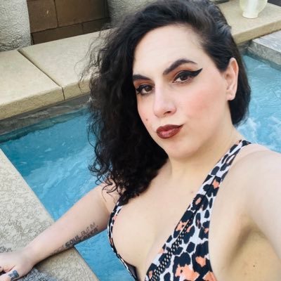 21+||Trans🏳️‍⚧️Model/Domme🧛🏻‍♀️Actress & Audio🎙️➡️🔮 https://t.co/Y0ECx9IcR3 🔮⬅️ Umami🫦