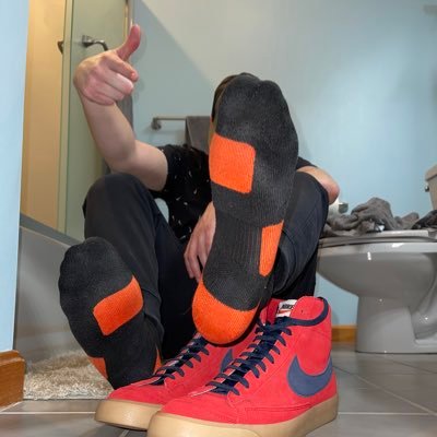 -Size 13 sneakerhead 👟-26 years old, East Coast. Masc, dominant jock. DM for customs, meets & collabs. IG: everything_nike2