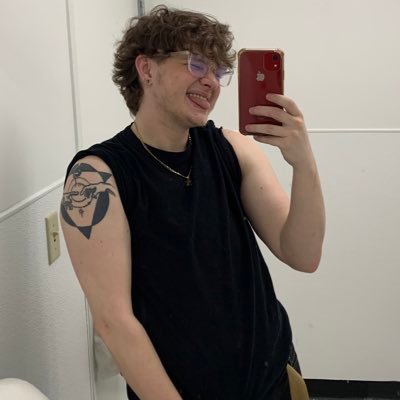 weebgramps's profile picture. 1999 | 18+ | queer | they/he | art: @xlemonprince | ♡︎k