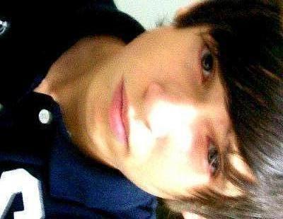twitter reserva do @caiuferreira - comunidade do fã club = http://t.co/tC75YlB111 , me segue? #rawr