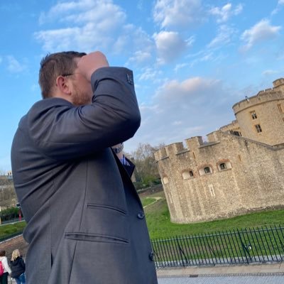 Tifoso del Milan, Messina, Barça, Lakers, Ferrari, VR46 e Sinner. Nato in Sicilia, Vissuto in Spagna. Inglese per scelta. Erasmus ad Almeria e Cordoba
