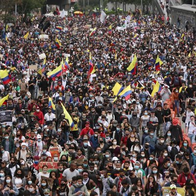 Muchas palabras son señal de pocas acciones...
¡Revolucionarias y revolucionarios de todos los ideales, uníos!