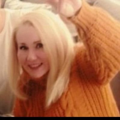 erifeAkdoanzen's profile picture. Ben ezelden beridir hür yaşadım, hür yaşarım.
Hangi çılgın bana zincir vuracakmış şaşarım!