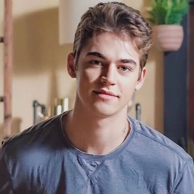 Here_forfun19's profile picture. Workholic