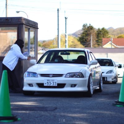 ドリ車みたいなフロントフェンダーのトルネオCL1×ミラカスタム顔のミラL275V