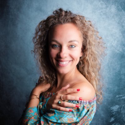 clara_guillon's profile picture. French soprano  Agency :  @AMO_Massis