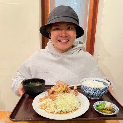 毎年テーマを決めて100以上の同じご飯を食べています。2024年はそば 。美味しい/美味しくないご飯とテック系とお笑いのこと多め。ラーメン二郎2周目（小ラーメン＋各店舗のトッピング）をゆるりと。🧖‍♂️ 😂 🖼 🇺🇸 🇨🇦 🍜 🏌️‍♂️🍷 🏈 🏝