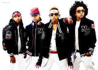 I fuckin LOVE mindless behavior and I am postin freaky dreams of them and yea I said it freakyyy and if you dont like it oh well #teammindless